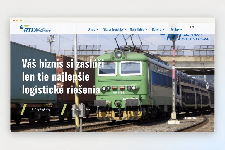 Náhľad webu Railtrans s fotografiou lokomotívy a prezentáciou logistických služieb.